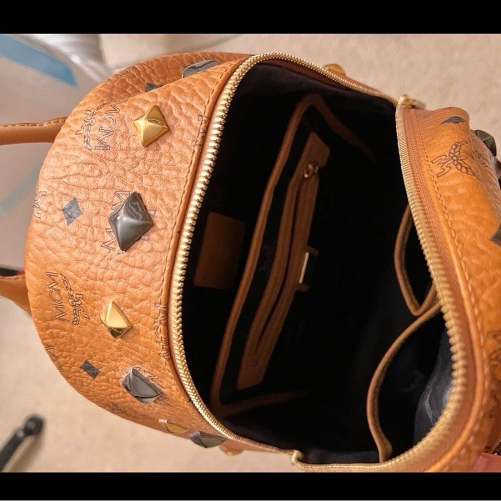 MCM Stark Side Studs Small to medium Backpack in Cognac Visetos Leather - Picture 4 of 7